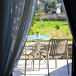 Petra Nera Skiathos, Philian &