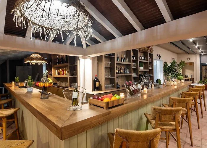 Petra Nera Skiathos, Philian & 4* Skiathos Town