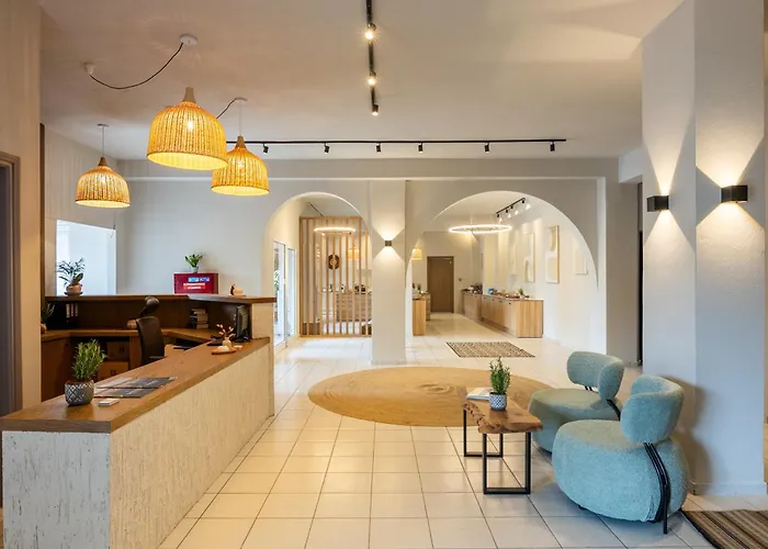 Petra Nera Skiathos, Philian & מלון דירות 4*