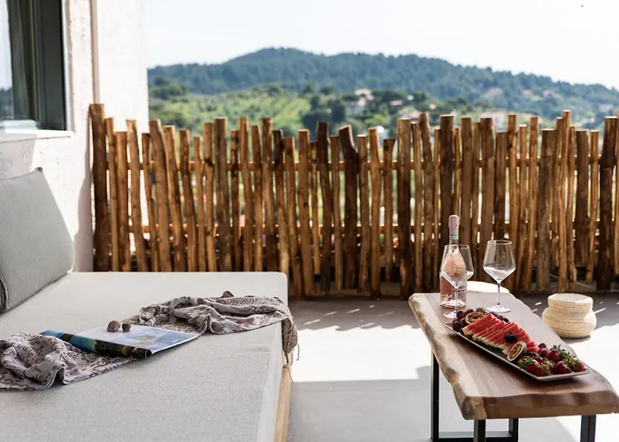 Petra Nera Skiathos, Philian & העיירה סקיאתוס