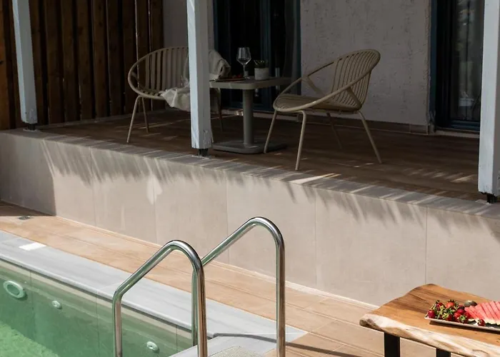 Petra Nera Skiathos, Philian &