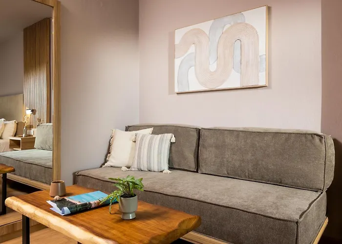 Aparthotel Petra Nera Skiathos, Philian & Skiathos Town