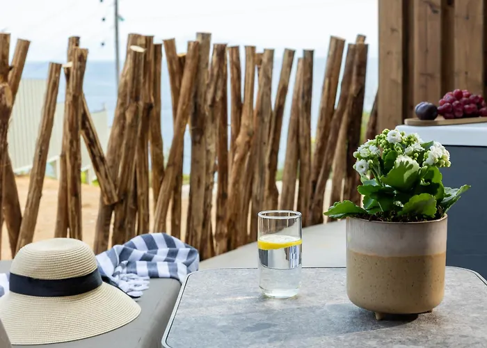 Petra Nera Skiathos, Philian & Skiathos Town