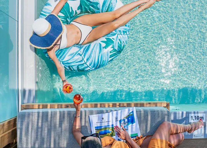 Petra Nera Skiathos, Philian & Skiathos Town