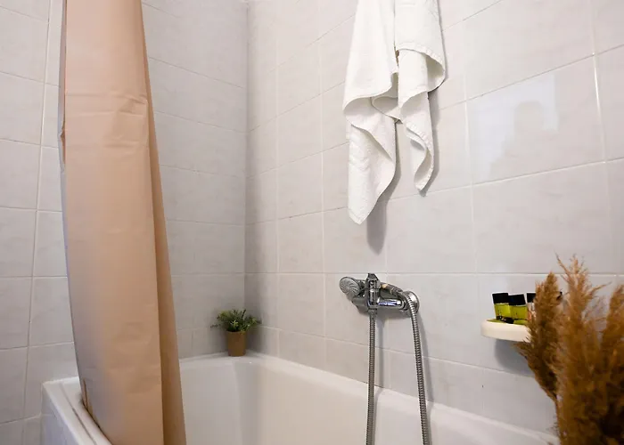 Petra Nera Skiathos, Philian &