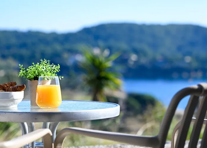 Petra Nera Skiathos, Philian & מלון דירות 4*