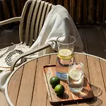 アパートホテル Petra Nera Skiathos, Philian & スキアトスタウン