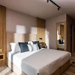 Petra Nera Skiathos, Philian & مدينة سكياثوس