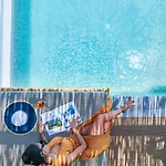 アパートホテル Petra Nera Skiathos, Philian & 4*