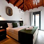 アパートホテル Petra Nera Skiathos, Philian &