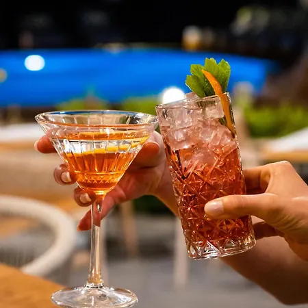 Aparthotel Petra Nera Skiathos, Philian & Skiathos Town