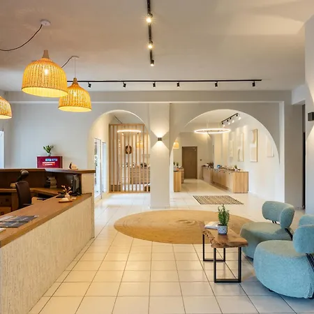 Petra Nera Skiathos, Philian & מלון דירות 4*
