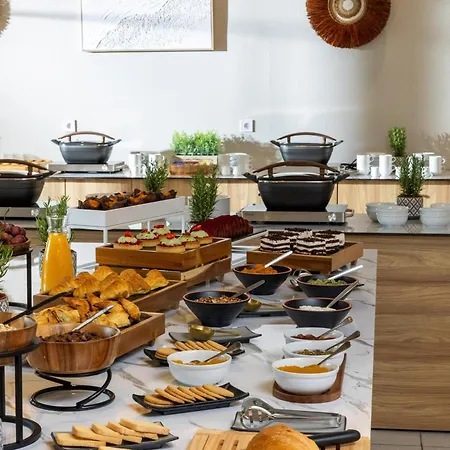 Petra Nera Skiathos, Philian &