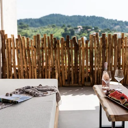 Petra Nera Skiathos, Philian & 斯基亚索斯镇