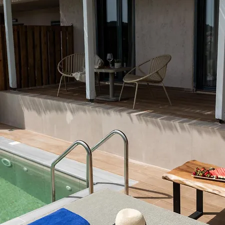 Petra Nera Skiathos, Philian &