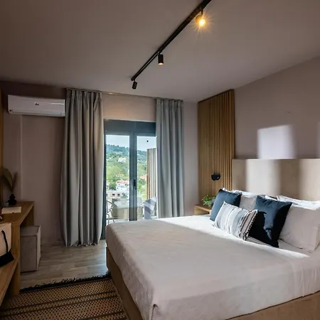 Petra Nera Skiathos, Philian & מלון דירות 4*