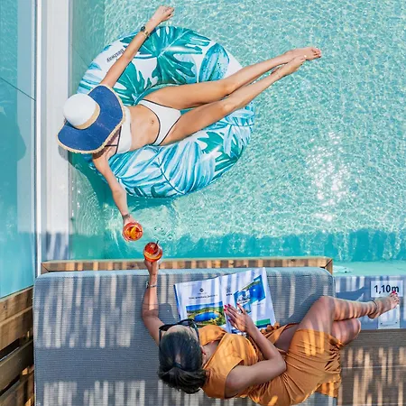 Petra Nera Skiathos, Philian & 斯基亚索斯镇