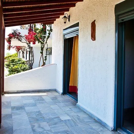Petra Nera Skiathos, Philian & מלון דירות 4*