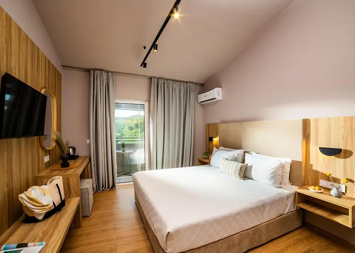 Petra Nera Skiathos, Philian &