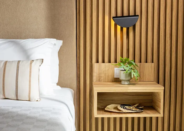 Petra Nera Skiathos, Philian & 4* İskados