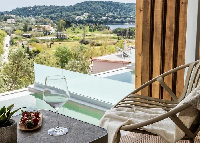 Petra Nera Skiathos, Philian & Apart Otel İskados