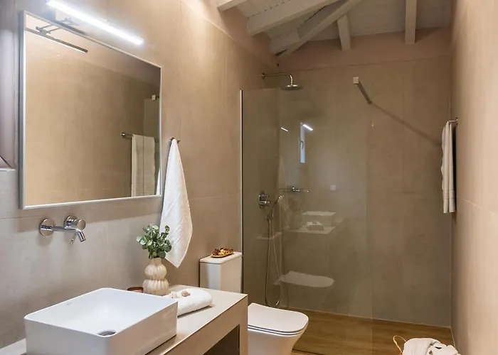 Petra Nera Skiathos, Philian &