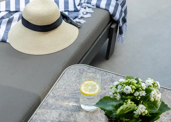 Petra Nera Skiathos, Philian & 4* İskados