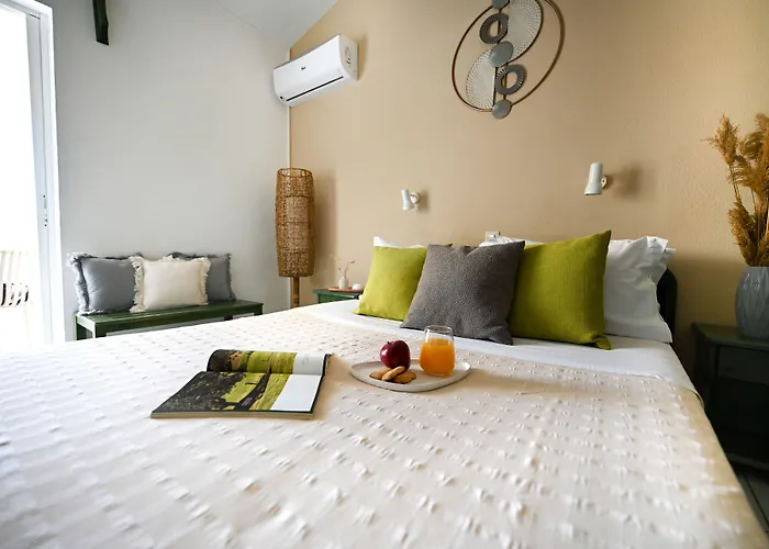 Petra Nera Skiathos, Philian & Apart Otel İskados