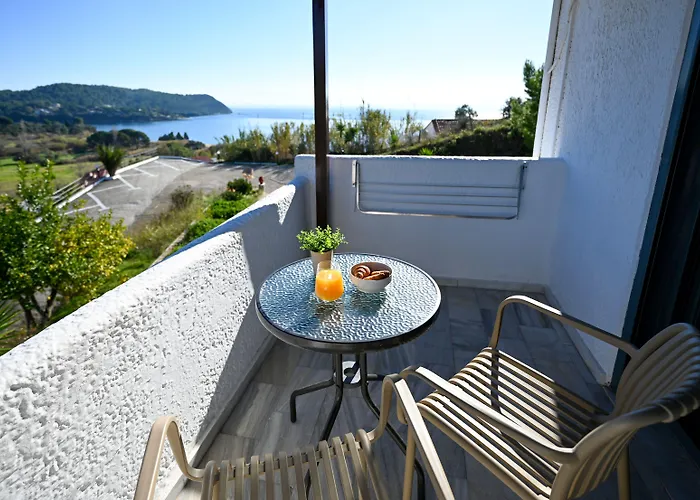 Petra Nera Skiathos, Philian & Apart Otel İskados