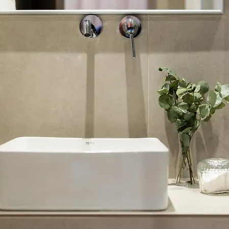 Petra Nera Skiathos, Philian & Skiathos Town