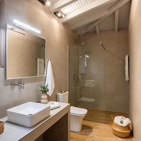 Petra Nera Skiathos, Philian &