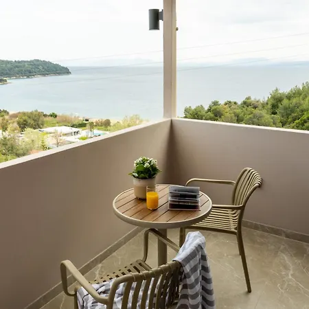 Petra Nera Skiathos, Philian &