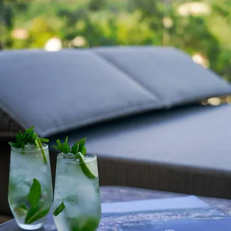 Aparthotel Petra Nera Skiathos, Philian & Skiathos Town