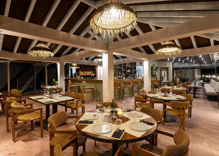 Petra Nera Skiathos, Philian & Hotel apartamentowy 4*